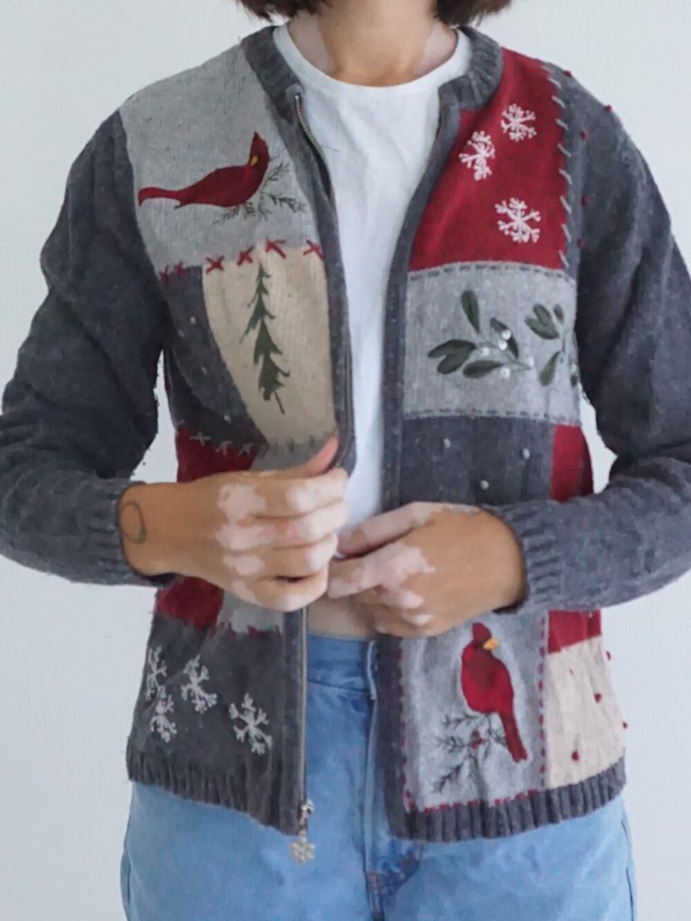 Croft & Barrow Gray Red Cardinal Snowflakes Ugly Christmas Knit Cardigan M
